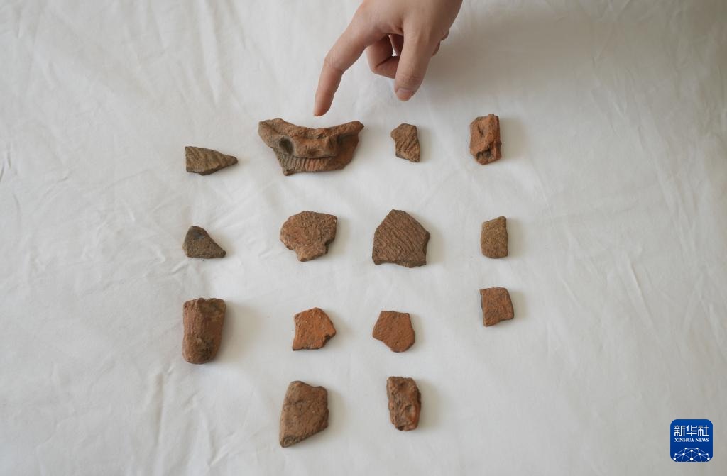 辽宁朝阳:调查红山文化遗迹 辽宁朝阳:调查红山文化遗迹