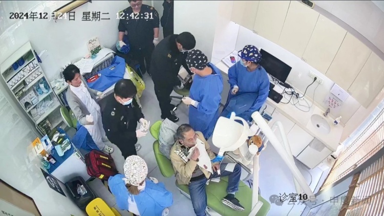“迟来2分钟命都没了”!一次被拔9颗牙进ICU,竟因接了一通电话 “迟来2分钟命都没了”!一次被拔9颗牙进ICU,竟因接了一通电话