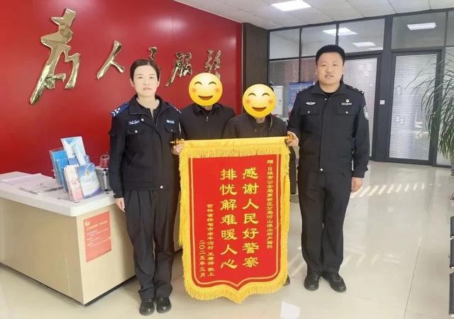 90岁老人千里落户难，民警炕头拍照暖民心！