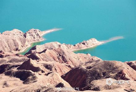 青海化隆：黄河岸畔展露绝美风光