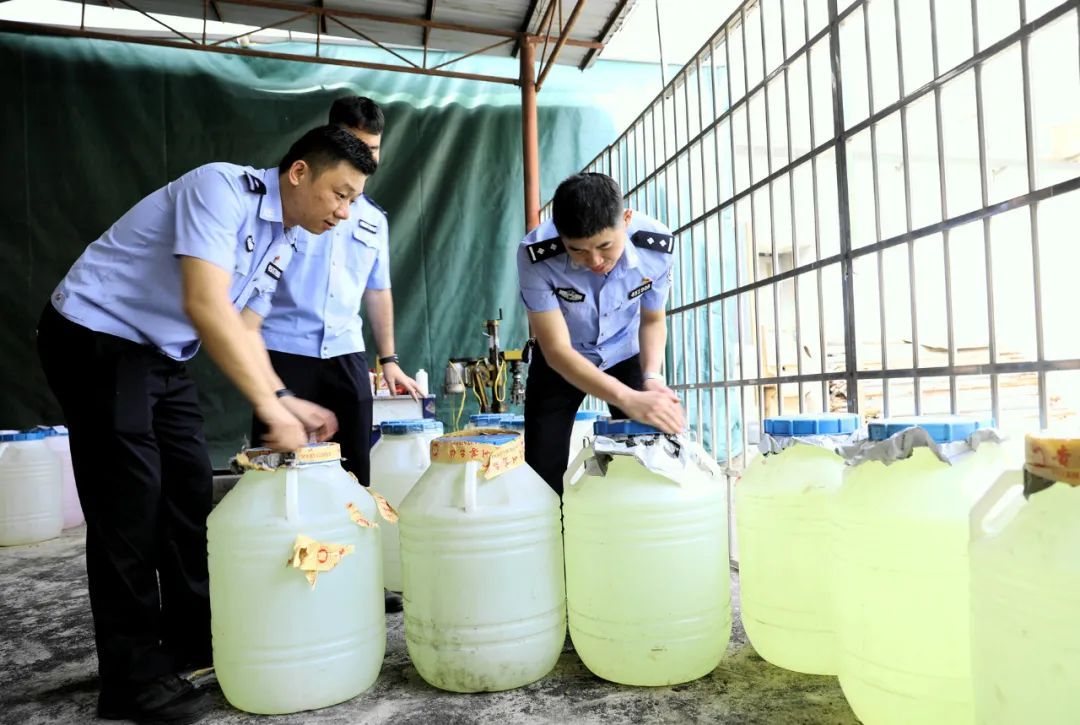 造假手段曝光!涉案2亿元,18人落网!广西警方最新披露→ 造假手段曝光!涉案2亿元,18人落网!广西警方最新披露→