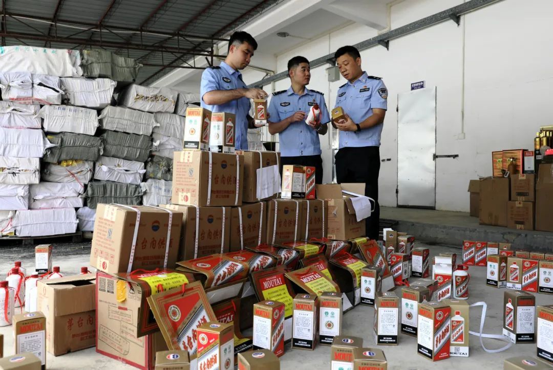 造假手段曝光!涉案2亿元,18人落网!广西警方最新披露→ 造假手段曝光!涉案2亿元,18人落网!广西警方最新披露→