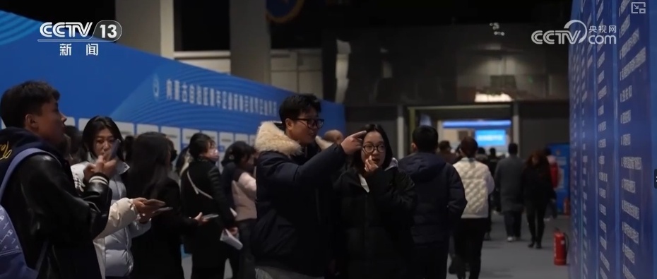 小城留人、技术岗领跑、AI热潮……透过关键词看就业市场供需两旺