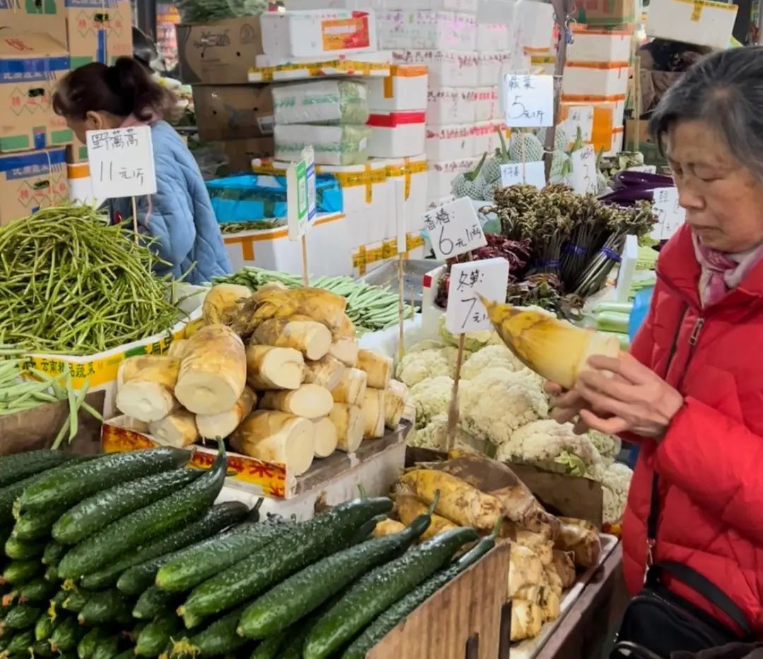 长沙菜市场春味上了：香椿60元1斤，芦笋和藜蒿8元1斤