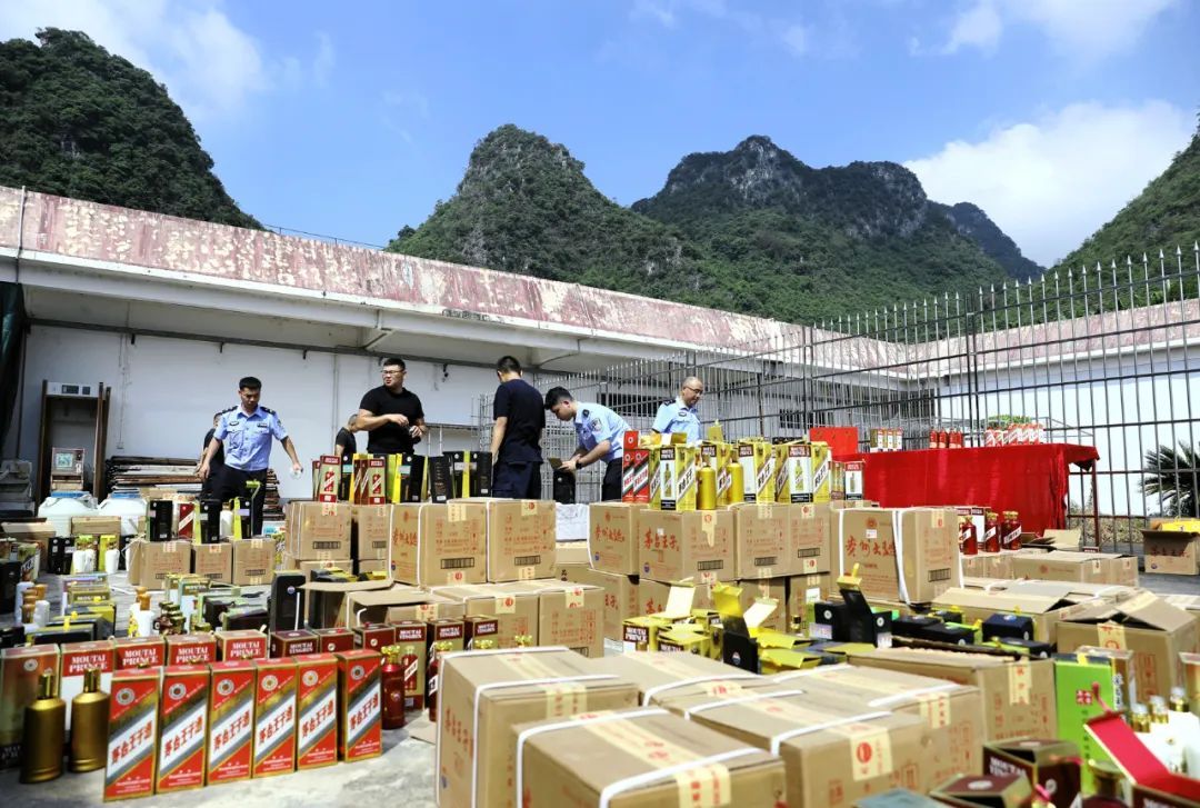 造假手段曝光!涉案2亿元,18人落网!广西警方最新披露→ 造假手段曝光!涉案2亿元,18人落网!广西警方最新披露→