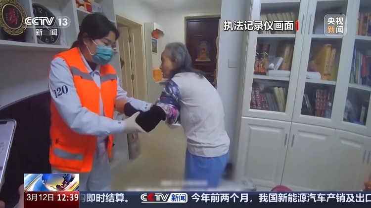 “请帮帮我!”老人深夜发病求助民警却拒绝就医,真相竟是…… “请帮帮我!”老人深夜发病求助民警却拒绝就医,真相竟是……