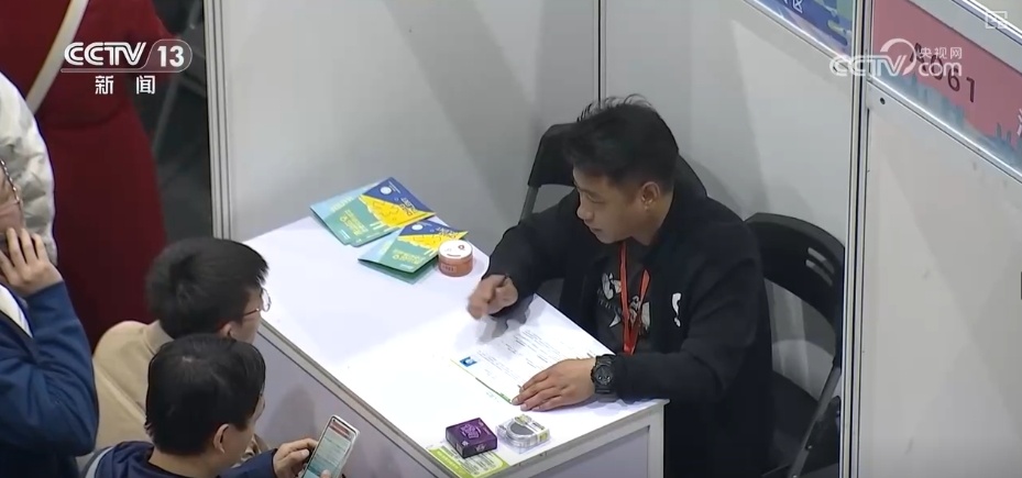 小城留人、技术岗领跑、AI热潮……透过关键词看就业市场供需两旺