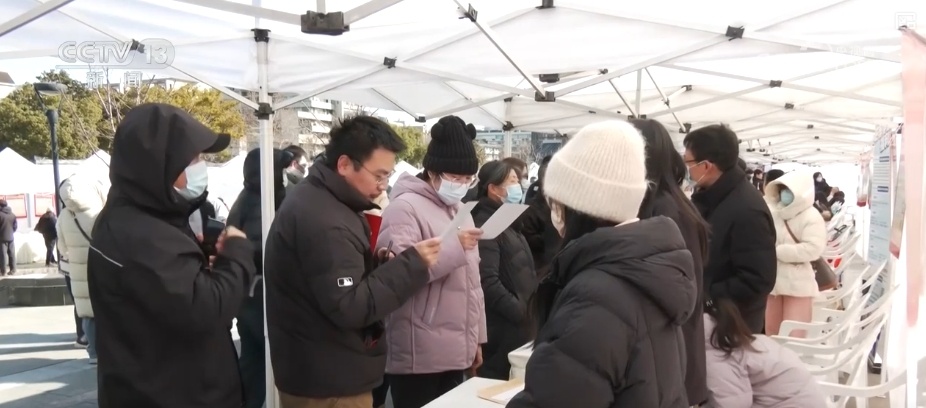 小城留人、技术岗领跑、AI热潮……透过关键词看就业市场供需两旺