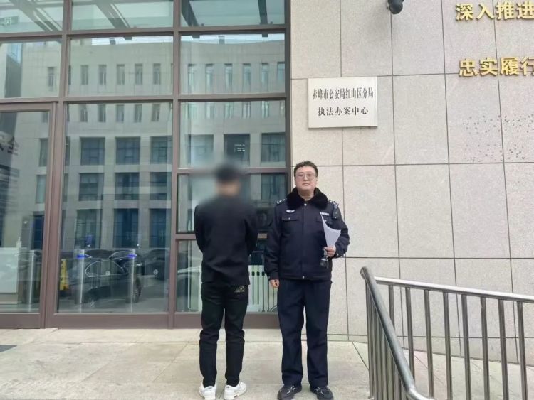男子举报某KTV提供有偿陪侍！赤峰公安：拘留