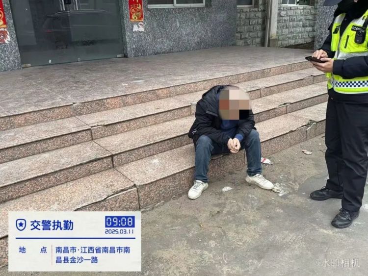 高架桥上突发情况，交警秒变“代驾”