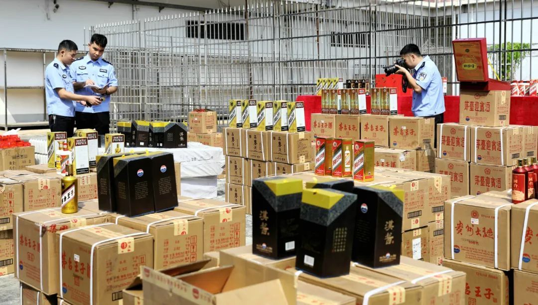 造假手段曝光!涉案2亿元,18人落网!广西警方最新披露→ 造假手段曝光!涉案2亿元,18人落网!广西警方最新披露→