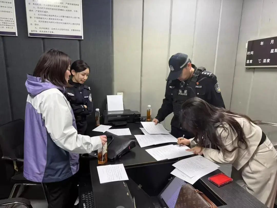 百万粉丝女网红欠债不还，全国巡回演唱会后，迈巴赫内被“秒控”