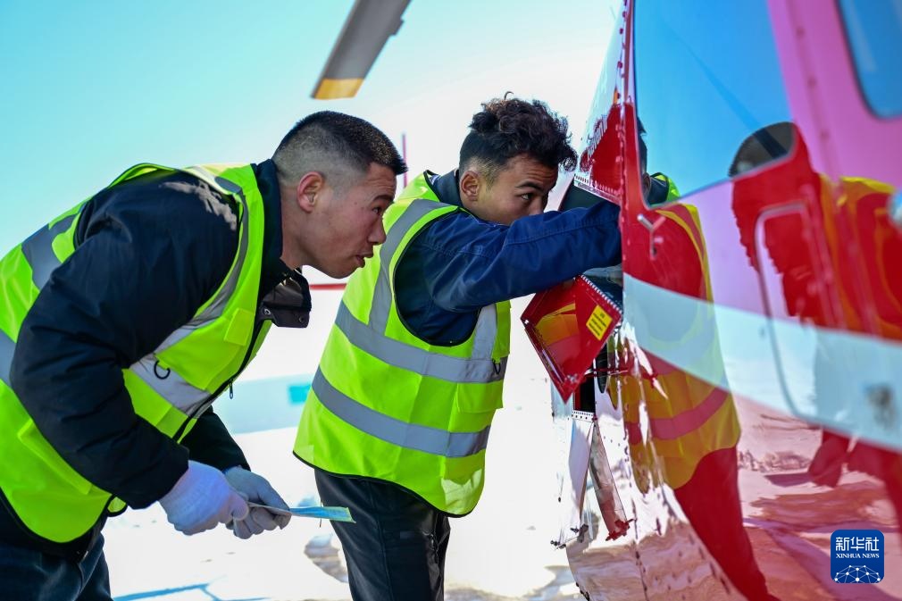 新华全媒+·图片故事丨从草原到蓝天 哈萨克族小伙逐梦云端 新华全媒+·图片故事丨从草原到蓝天 哈萨克族小伙逐梦云端