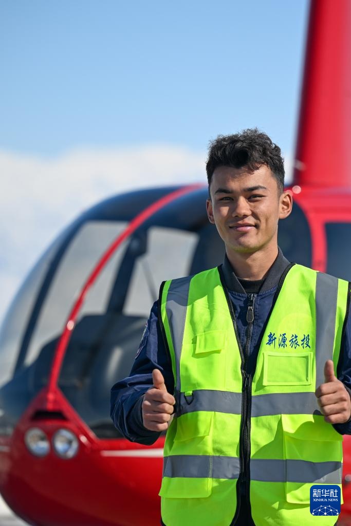 新华全媒+·图片故事丨从草原到蓝天 哈萨克族小伙逐梦云端 新华全媒+·图片故事丨从草原到蓝天 哈萨克族小伙逐梦云端