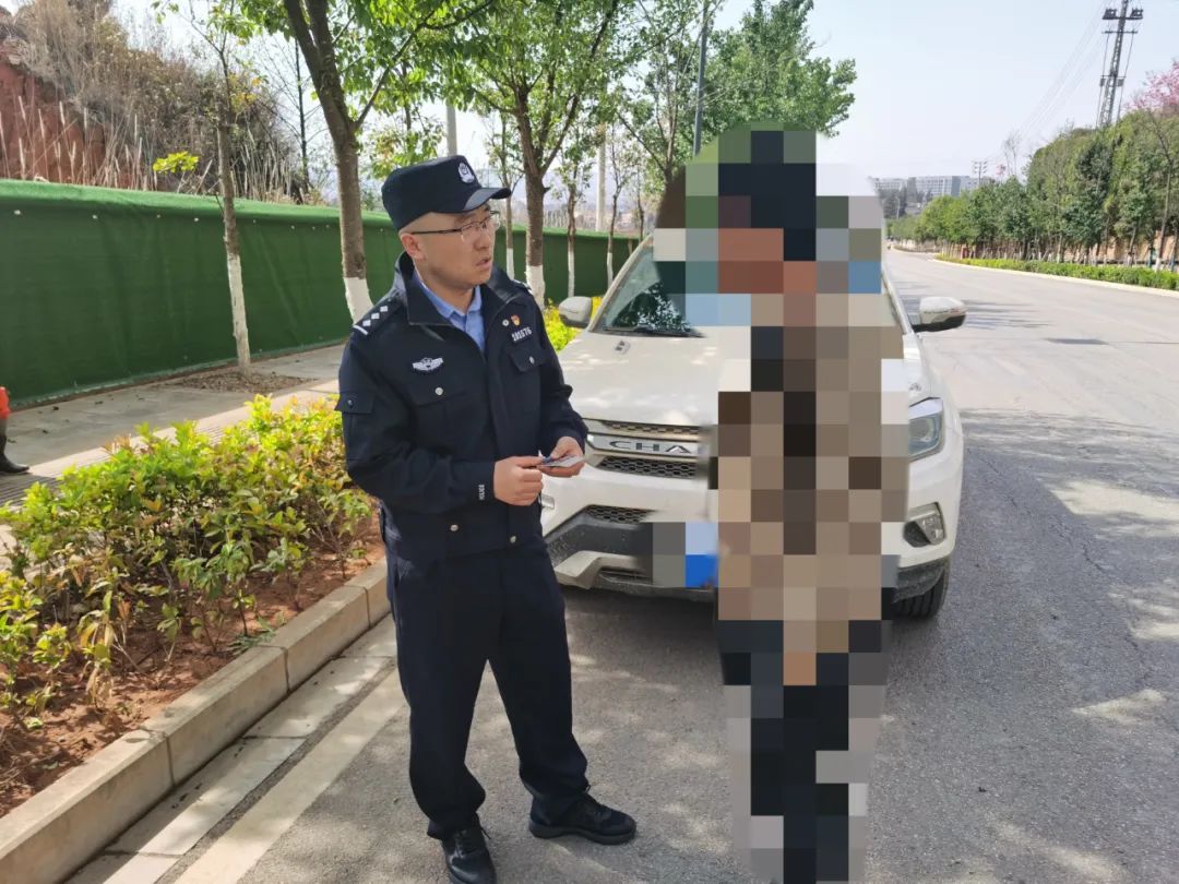 男子一口气购买28张购物卡,竟是为了退回“约炮”保证金…… 男子一口气购买28张购物卡,竟是为了退回“约炮”保证金……