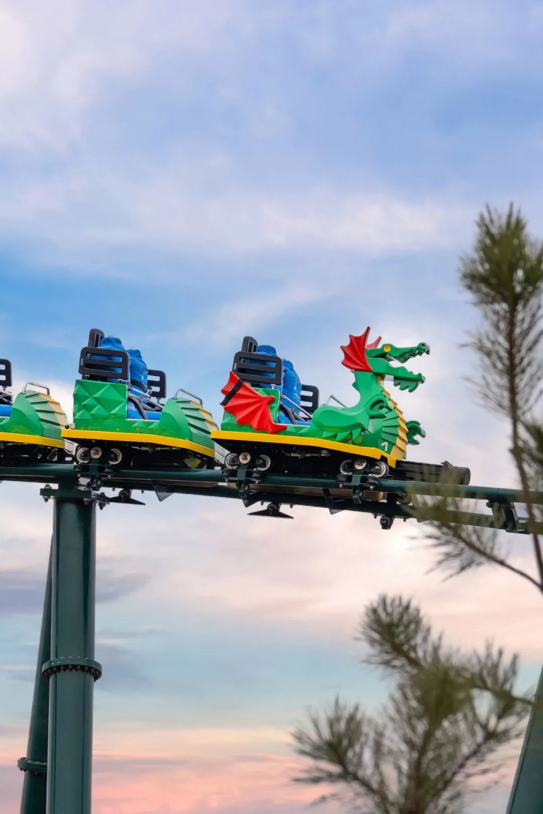 乐高悟空小侠已就位，多项核心骑乘设备开启测试……乐高乐园建设有新进展→