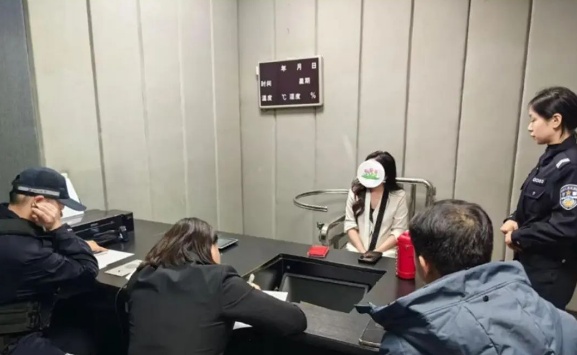 歌手杨某全国巡回演唱会后被抓 歌手杨某全国巡回演唱会后被抓