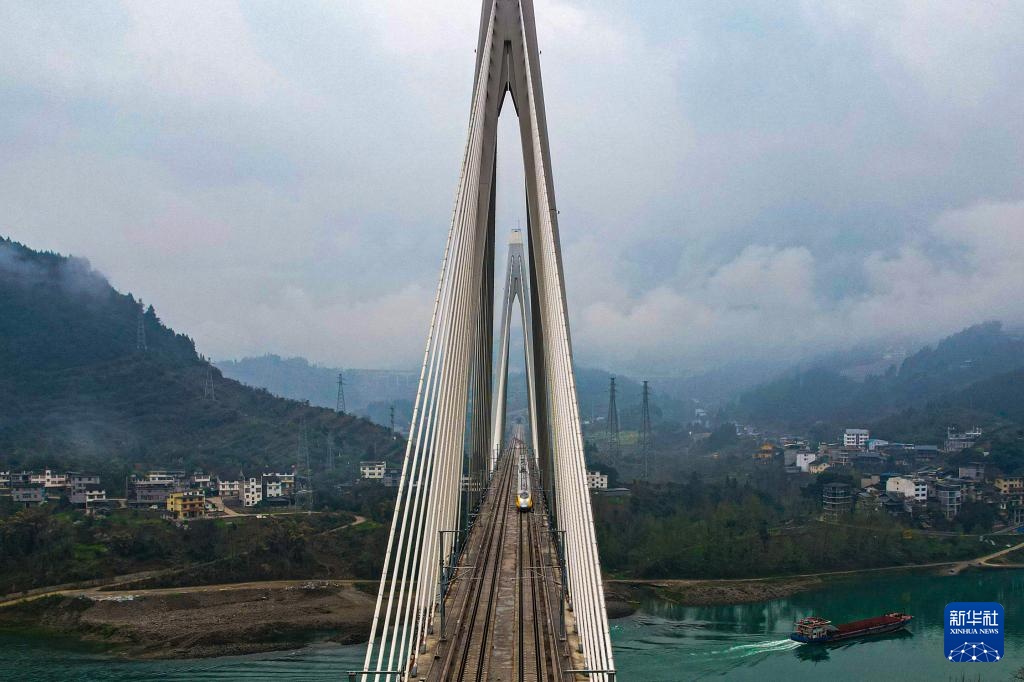 渝厦高铁重庆段高速综合检测列车上线 渝厦高铁重庆段高速综合检测列车上线