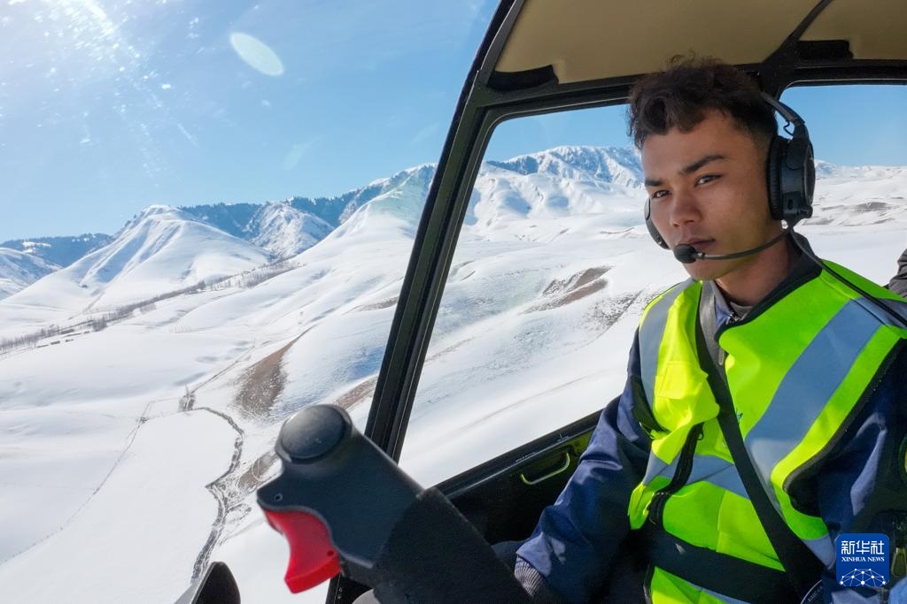 新华全媒+·图片故事丨从草原到蓝天 哈萨克族小伙逐梦云端 新华全媒+·图片故事丨从草原到蓝天 哈萨克族小伙逐梦云端