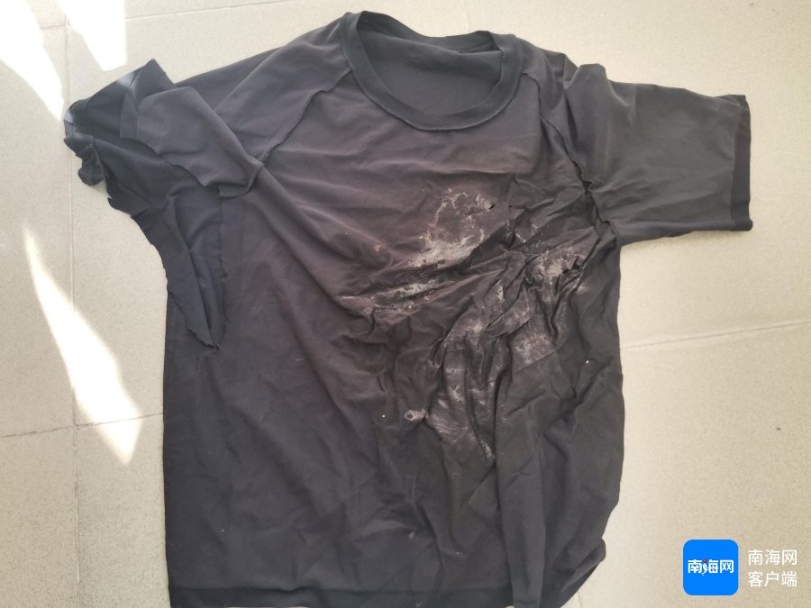 “当时我不知道自己被刺了三刀”,陵水23岁民警带伤追凶彰显警察本色 “当时我不知道自己被刺了三刀”,陵水23岁民警带伤追凶彰显警察本色