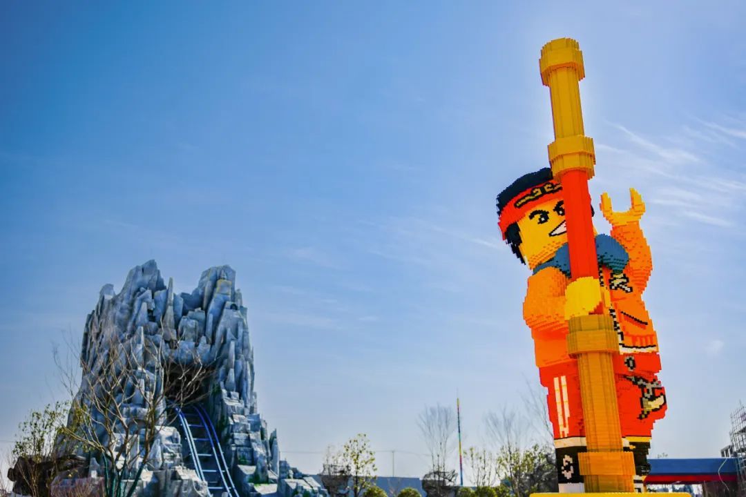 乐高悟空小侠已就位，多项核心骑乘设备开启测试……乐高乐园建设有新进展→