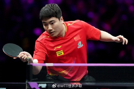 中国男单4人晋级WTT重庆冠军赛十六强，梁靖崑被球迷偶遇外出吃火锅