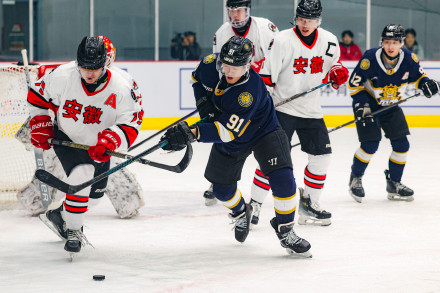 中国男子冰球职业联赛总决赛北京深圳先拔头筹
