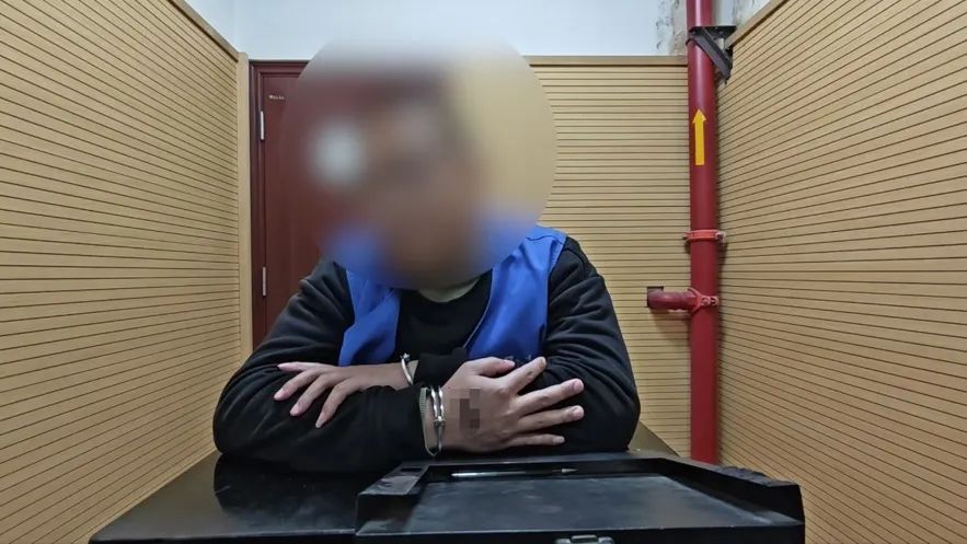 上海百万粉丝女网红报警:人财两空!“榜一大哥”身份曝光...太炸裂→ 上海百万粉丝女网红报警:人财两空!“榜一大哥”身份曝光...太炸裂→