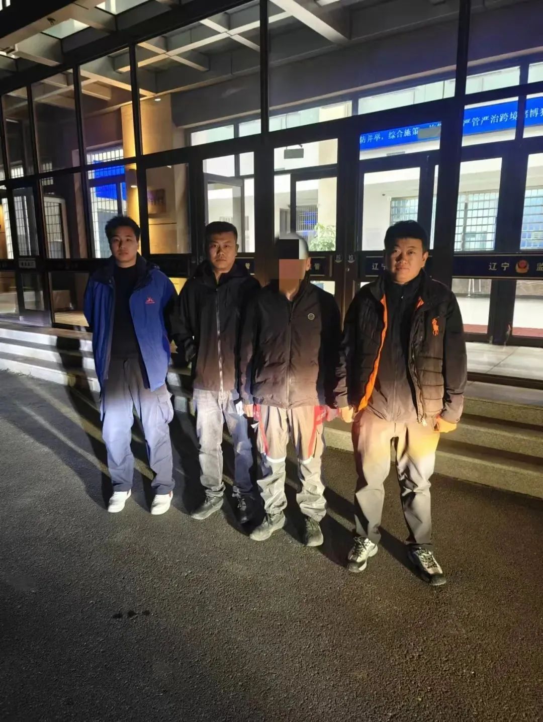 美女主播喊你刷礼物？警惕骗局！