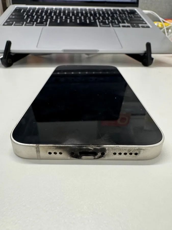 苹果手机充电突然炸了！