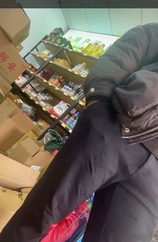 上海多区出现！杂货店拉“会员群”向老人直播卖保健品，还是隐蔽的私域直播