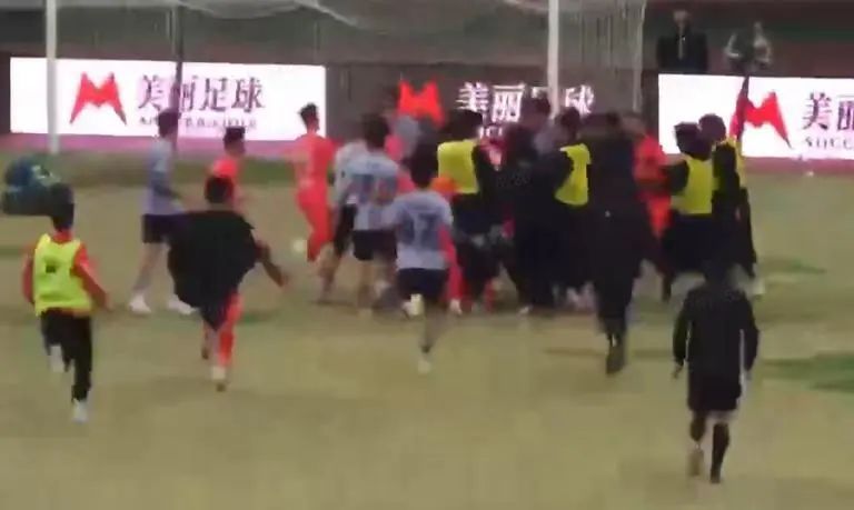 足协：12名球员被全国停赛