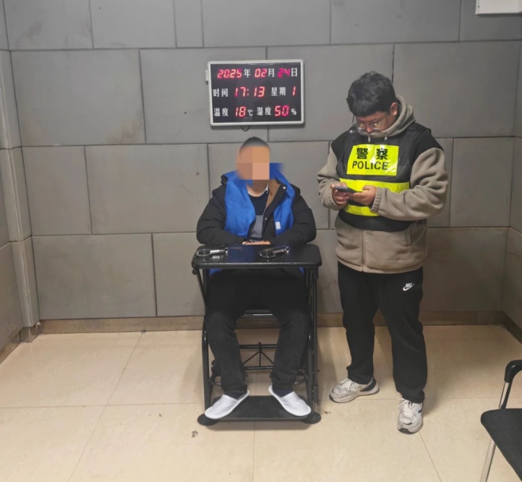 公务员考试临近，一男子紧急报警……