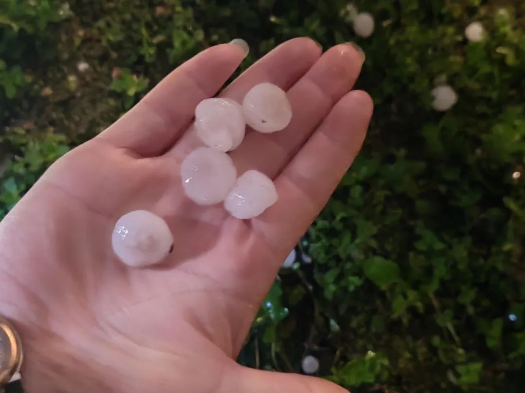 贵州7县域下冰雹,最低温将降至-3℃ 贵州7县域下冰雹,最低温将降至-3℃