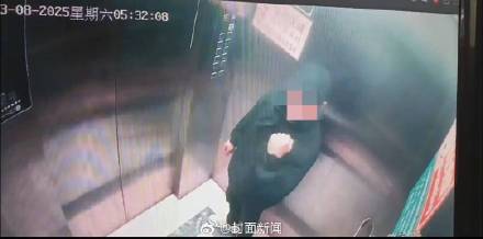 小偷盗窃后比耶被民警贴脸开大 小偷盗窃后比耶被民警贴脸开大