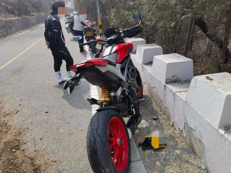 摩托车“跑山”再发意外 安全骑行知识点务必牢记