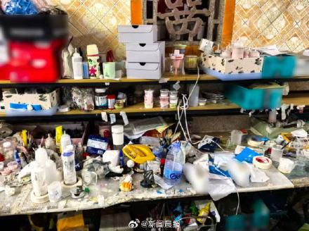 团伙真假混搭假冒名牌鞋！一双可卖4000