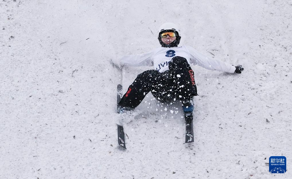 国际雪联世界杯（利维尼奥站）：徐梦桃女子空中技巧摘银