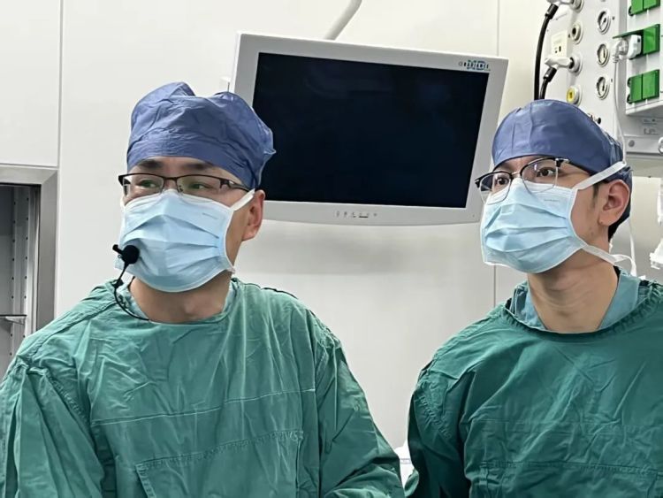 27岁男子上班途中突然倒地,竟因上厕所长时间蹲厕 27岁男子上班途中突然倒地,竟因上厕所长时间蹲厕