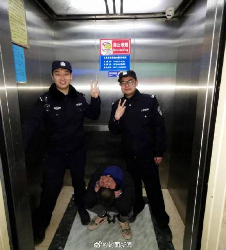 小偷盗窃后比耶被民警贴脸开大 小偷盗窃后比耶被民警贴脸开大