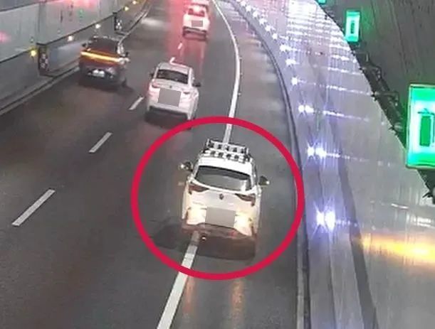 杭州一隧道突发!女子感叹:这是什么神仙交警? 杭州一隧道突发!女子感叹:这是什么神仙交警?