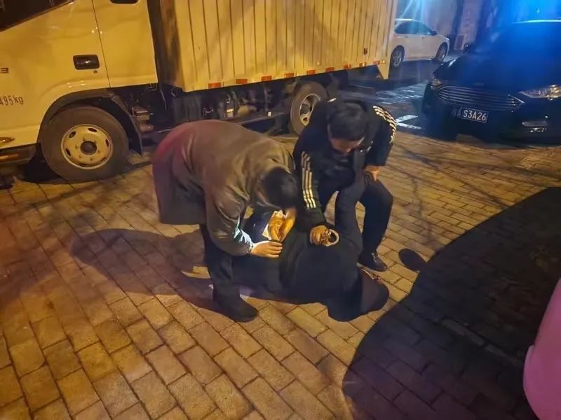 张某等三人，被合肥警方当街抓获！