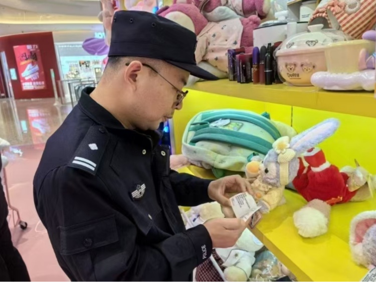 假盲盒、假玩偶？北京警方持续向侵权假冒等违法犯罪亮剑！