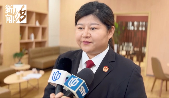 上海街头,妻子被撞后,丈夫拦停逃逸司机致其受伤,被索赔40余万元! 上海街头,妻子被撞后,丈夫拦停逃逸司机致其受伤,被索赔40余万元!