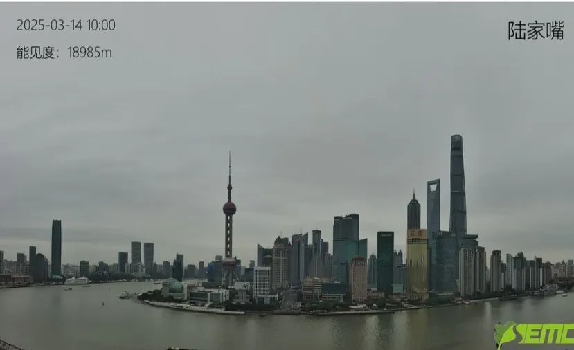 上海今天有“沙尘暴”？官方回应！傍晚起雨势加强，下班请备好雨具→