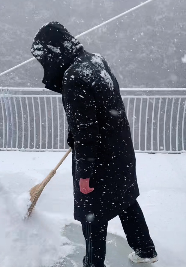 天津下雪啦!鹅毛大雪?!接下来太刺激了…… 天津下雪啦!鹅毛大雪?!接下来太刺激了……