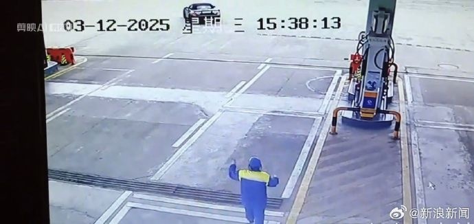 无牌跑车高速加油站被指逃单,加油站:正在寻找! 无牌跑车高速加油站被指逃单,加油站:正在寻找!