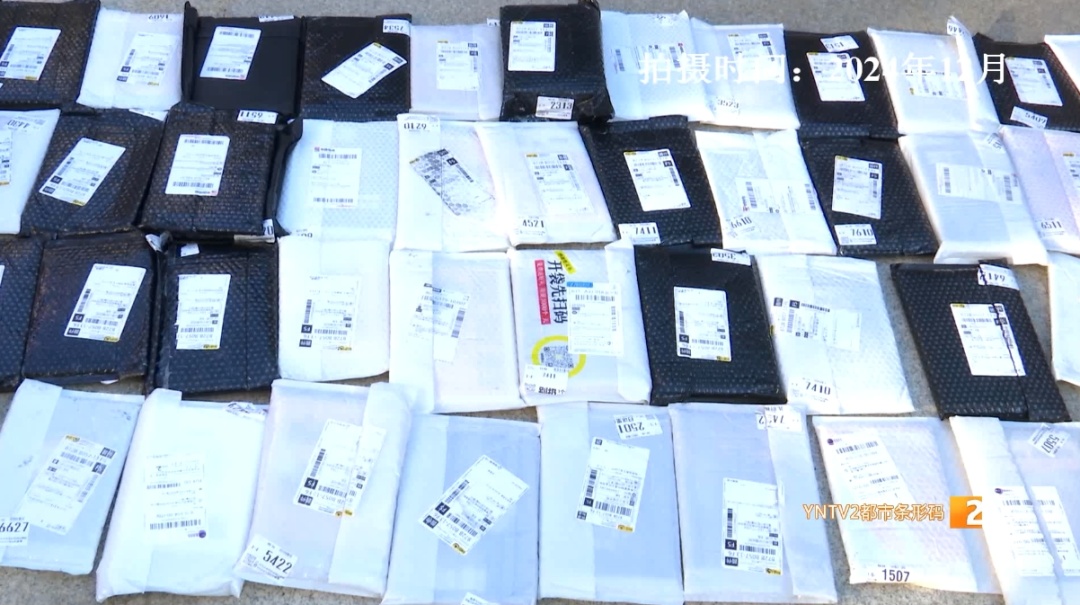 几乎天天下单，甚至重复下单！83岁老人万元网购200多本书！