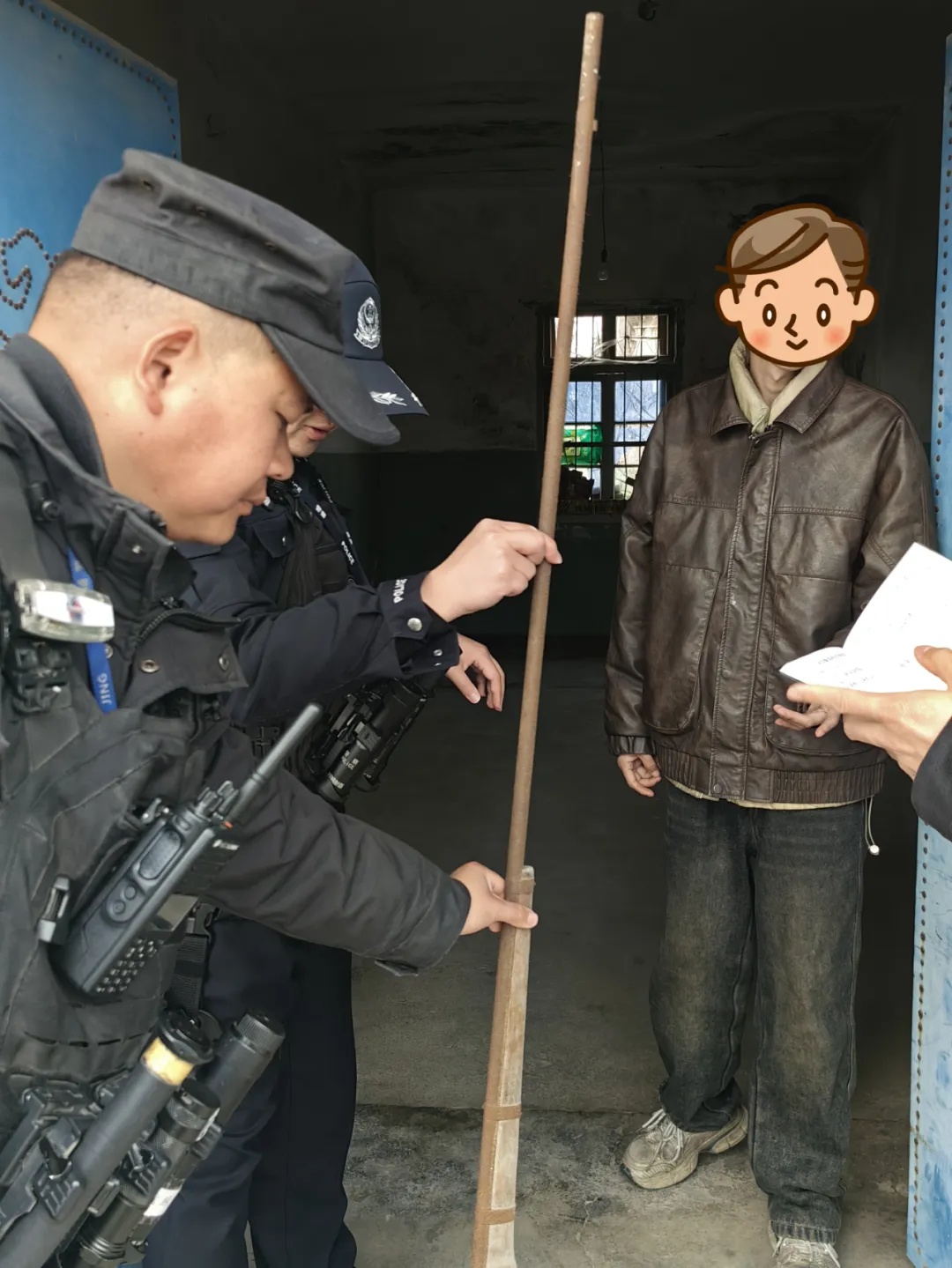 家中惊现1.9米猎枪！浙江男子选择这样做…