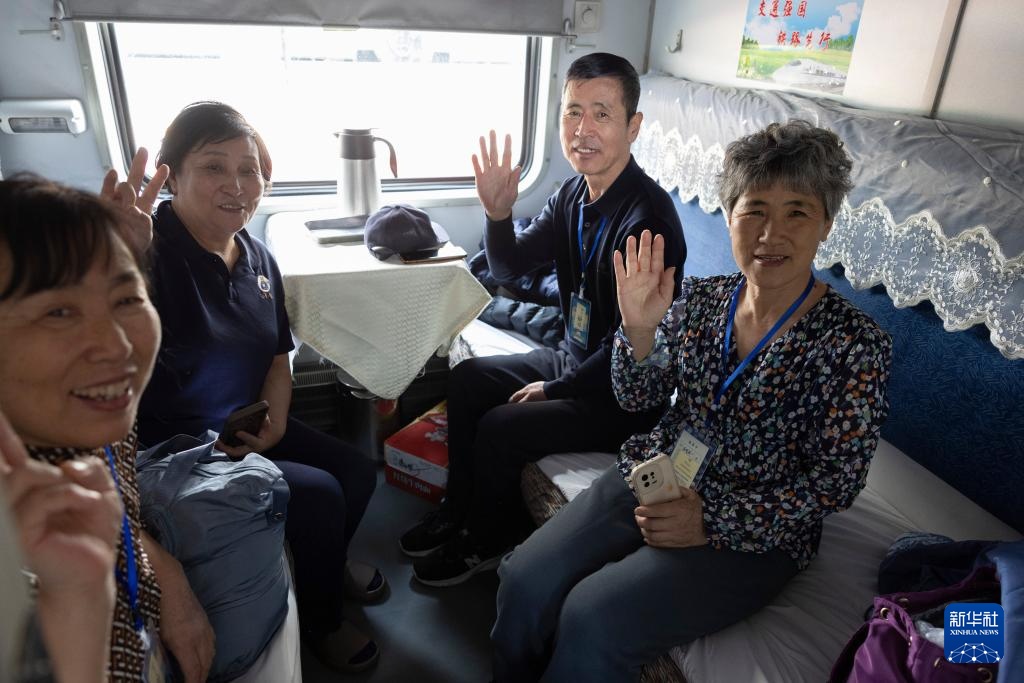 “铁路+康养” 黑龙江开行今年首趟“银发专列”